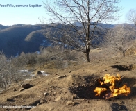 Focul Viu Lopatari ©pensiunealaculmocearu.ro
