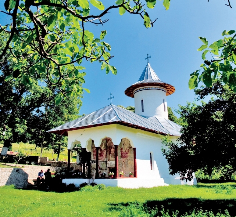 2. Manastirea Cârnu - foto Arhiepiscopia Buzaului si Vrancei