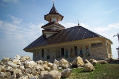 4. Biserica dintr-o piatră Năeni ©Daniel Stătescu